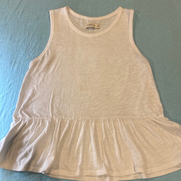 Abercrombie & Fitch Tops - Abercrombie & Fitch Adorable White Tank with Flirty Bottom-Adult XS